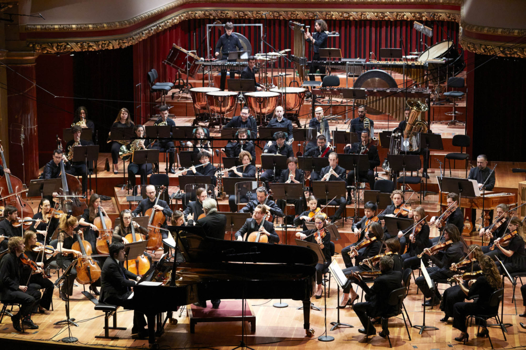 Victoria Hall, Geneve with Orchestre de la Suisse Romande and Péter EÖTVÖS